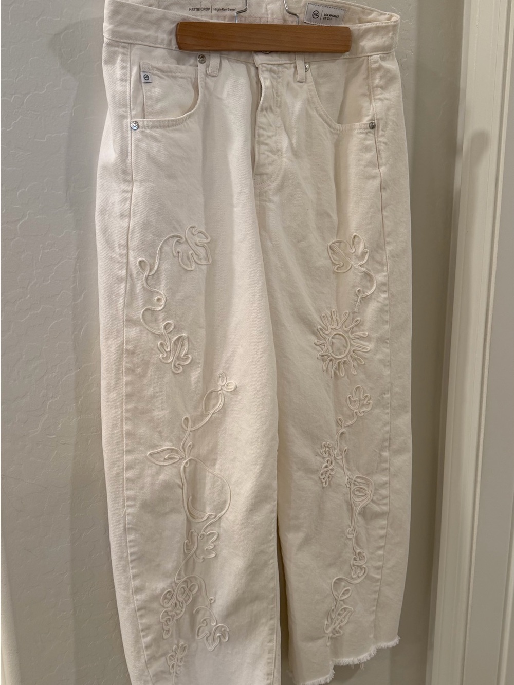 Ag Adriano Goldschmied Off-White Cropped Jeans with Raised Floral Appliqué